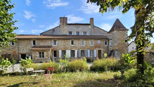 Vicq-d'Auribat Bed & Breakfast | Château Arche d'Aure