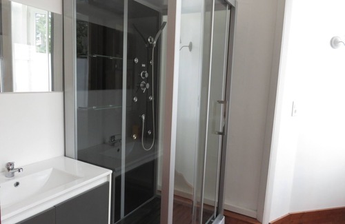 Villeneuve-de-Marc Bed & Breakfast | Château de Bonnevaux