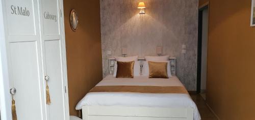 Canisy House | Château de Montmireil