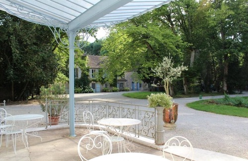 Tailly House | Château de Tailly, castle, gîtes, delightful rooms, Meursault, Burgundy, France