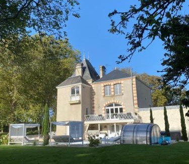 Lys-Haut-Layon Bed & Breakfast | Château du Beugnon