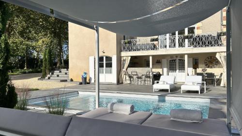 Lys-Haut-Layon Bed & Breakfast | Château du Beugnon