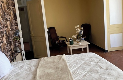 Saint-Cyr-en-Pail Other | Château for groups 🌟 Discover the authentic L at Château de la Robinière! 🌟