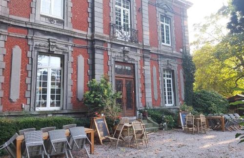 Belhez Hotel | Château Lambert Moulinsart Hotel, shuttle airport, long term parking, snooker, large terrasse, dinner, breakfast
