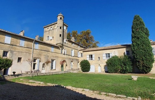 Aimargues Apartment | Château Teillan-porte Italienne