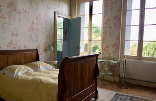 Juillac Other | Château Tout Confort Surplombant la Dordogne