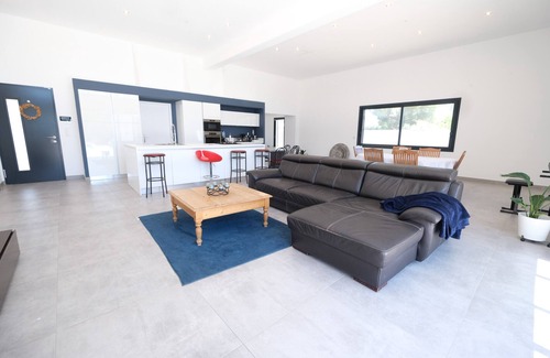 Chateauneuf-de-Gadagne Villa | Châteauneuf de Gadagne vacation rentals LS6-408
