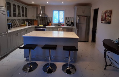 Sainte-Lucie-des-Laurentides Cottage | Cheerful vast 5 bedrooms single level house with lake access