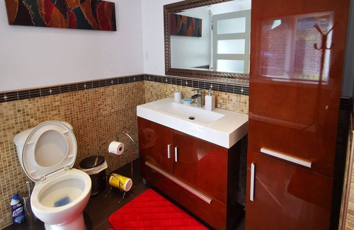 Sainte-Lucie-des-Laurentides Cottage | Cheerful vast 5 bedrooms single level house with lake access