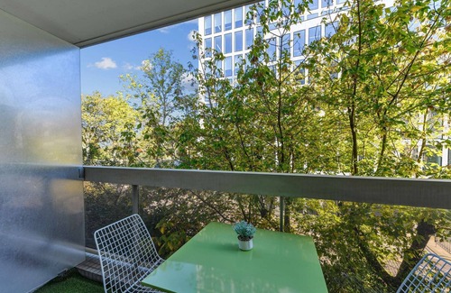 Porte-Dauphine Apartment | Chic Studio Champs-élysées