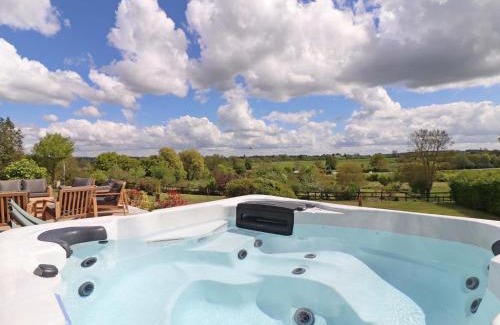 Saint-Germain-de-Clairefeuille House | Charmante longère avec spa, tennis privé et wifi en Normandie - FR-1-497-221