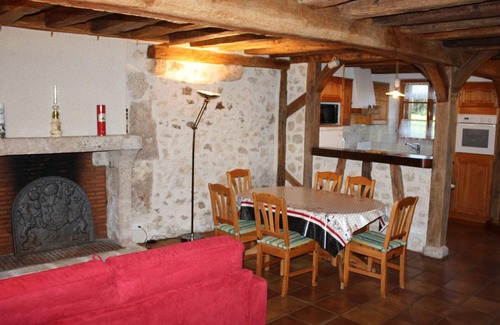 Chambon-sur-Cisse Cottage | Charming Cottage near Loire Castles with Private River Access, Garden, and Modern Amenities
