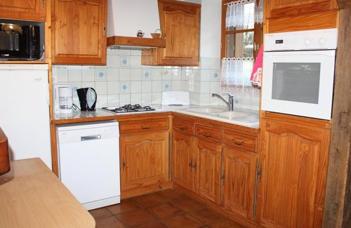 Chambon-sur-Cisse Cottage | Charming Cottage near Loire Castles with Private River Access, Garden, and Modern Amenities