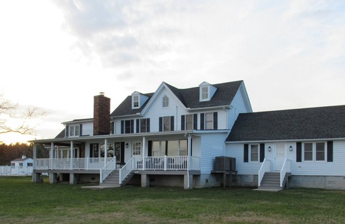 Cambridge House | CH Waterfront Home w/Dock, Pool, Sandy Beach, Kayaks, 5BR/3.5BA Sleeps up to 16