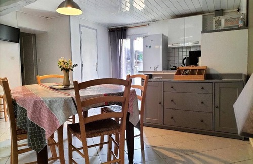 Vieilles-Maisons-sur-Joudry Cottage | Charming Farm Cottage with Terrace Near Forests & Lakes, Sleeps 9