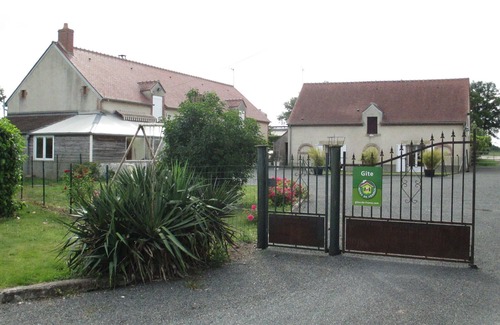 Vieilles-Maisons-sur-Joudry Cottage | Charming Farm Cottage with Terrace Near Forests & Lakes, Sleeps 9