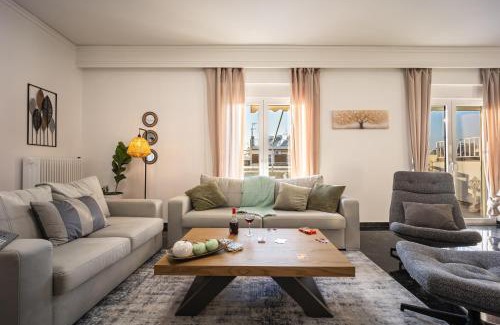 Kallithea Apartment | ChabbyNJoy - Modern 3BR with Acropolis View