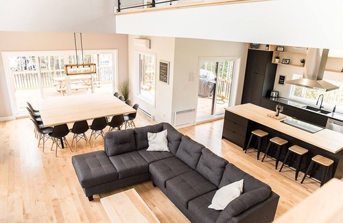 Petite-Riviere-Saint-Francois Ski Chalet | Chalet Le 26 de Charlevoix! Spa, Nature, Privacy, Billiards, Pets allowed!