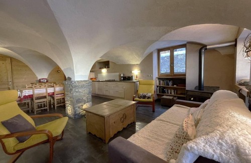 Saint-Martin-de-Belleville Ski Chalet | Chalet, 300m from ski lifts, Ground floor, view mountain, fireplace or stove, tv, ski locker, 57m²
