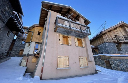Saint-Martin-de-Belleville Ski Chalet | Chalet, 300m from ski lifts, Ground floor, view mountain, fireplace or stove, tv, ski locker, 57m²