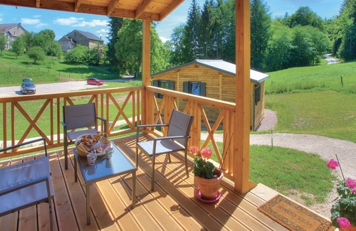 Fougerolles-Saint-Valbert Cottage | Chalet Jonquille with Spa in Southern Vosges