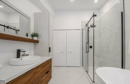 Ferland-et-Boilleau Ski Chalet | Chalet à louer au bord d'un lac avec spa