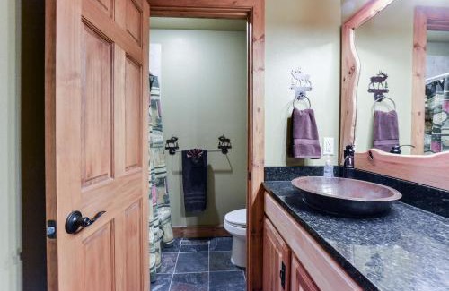 Lampe House | Chalet #1 The Deer Lake Lodge
