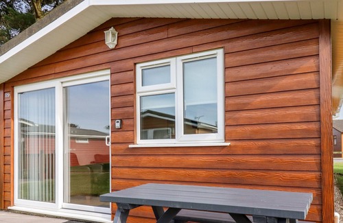 Padstow Cabin | CHALET 119, family friendly, with a garden in St Merryn