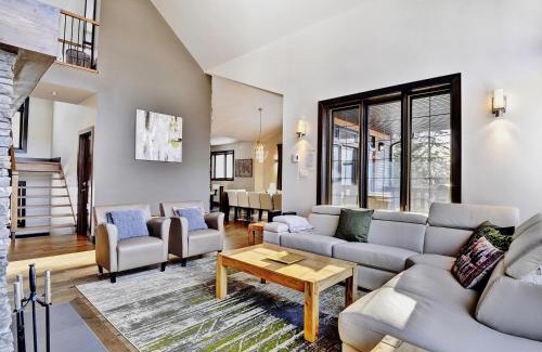 Stoneham Ski Chalet | Chalet 15 Chemin Blanc by Les Chalets Alpins