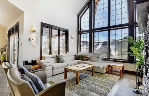 Stoneham Ski Chalet | Chalet 15 Chemin Blanc by Les Chalets Alpins