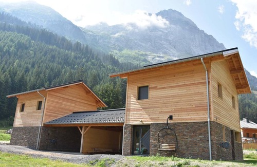 Pralognan-la-Vanoise Ski Chalet | Chalet, 300m from ski slopes, Ground floor, terrace, parking, ski locker, 85m², Pralognan-la-Vanoise