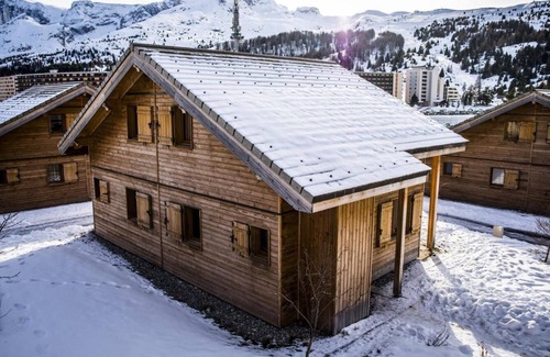 Saint-Etienne-en-Devoluy Ski Chalet | Chalet, 300m from ski slopes, fitness, swimming pool, sauna, terrace, parking, tv, ski locker, 56m²