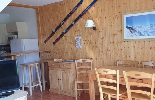 Saint-Etienne-en-Devoluy Ski Chalet | Chalet, 300m from ski slopes, fitness, swimming pool, sauna, terrace, parking, tv, ski locker, 42m²