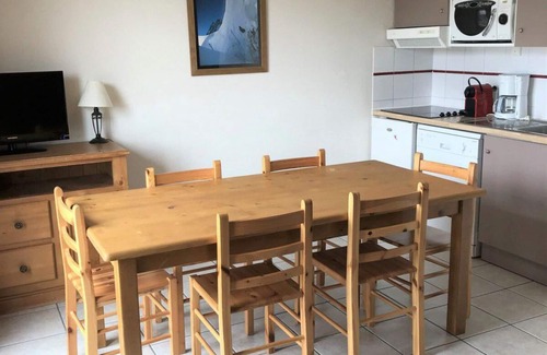La Joue du Loup Ski Chalet | Chalet, 350m from ski slopes, view mountain, fitness, terrace, parking, tv, ski locker, 43m²