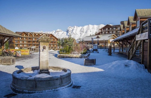La Joue du Loup Ski Chalet | Chalet, 350m from ski slopes, view mountain, fitness, terrace, parking, tv, ski locker, 43m²