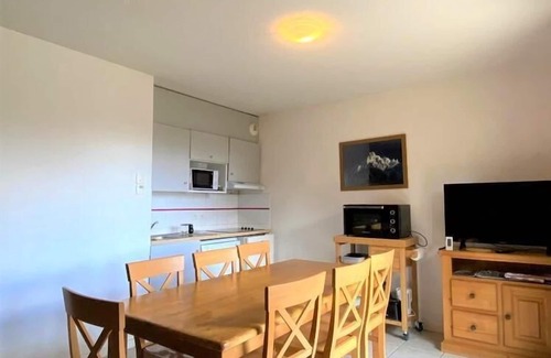 La Joue du Loup Ski Chalet | Chalet, 350m from ski slopes, view mountain, fitness, terrace, parking, tv, ski locker, 43m²