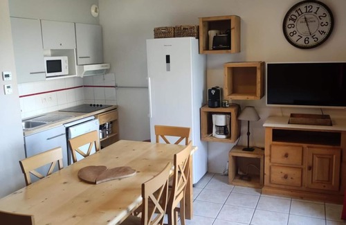 La Joue du Loup Ski Chalet | Chalet, 350m from ski slopes, view mountain, fitness, terrace, parking, tv, ski locker, 43m²
