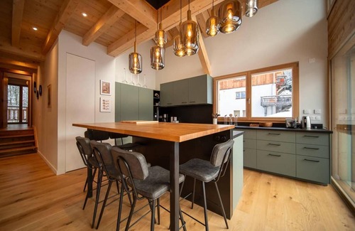 Valmorel Ski Chalet | Chalet, 360m from ski slopes, 2nd floor, terrace, tv, ski locker, 320m², Valmorel