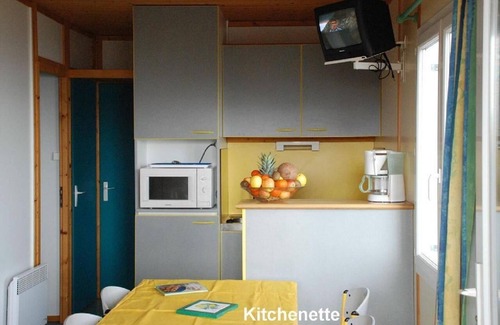 Blavignac Ski Chalet | Chalet '6 Personnes Acacia price Weekend' with Mountain View, Shared Pool and Wi-Fi