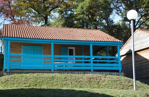 Blavignac Ski Chalet | Chalet '6 Personnes Acacia price Weekend' with Mountain View, Shared Pool and Wi-Fi