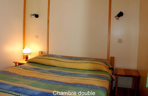 Blavignac Ski Chalet | Chalet '6 Personnes Zinnia price Weekend' with Mountain View, Shared Pool and Wi-Fi