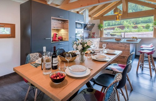 Thones House | Chalet 65bis - stylish home for 6 near lake and mountains - OVO Network