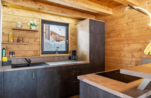 Garmisch-Partenkirchen Ski Chalet | Chalet "Aus Holz" with Mountain View, Private Terraces and Wi-Fi