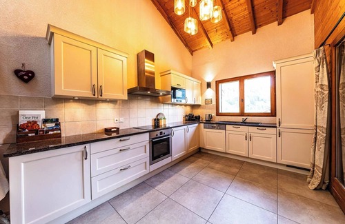 Saint-Jean-dʼAulps House | Chalet Abricotine, sleeps 10, Hot tub