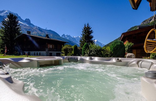 Montroc Ski Chalet | Chalet 'Aikoa' with Mountain View, Private Terrace and Wi-Fi