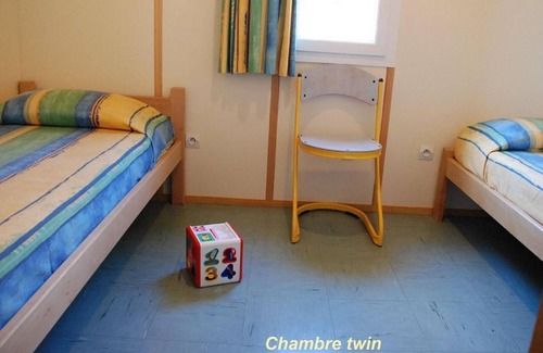 Blavignac Ski Chalet | Chalet "Albizia Pour 6 Prix Semaine" with Mountain View, Shared Pool & Wi-Fi