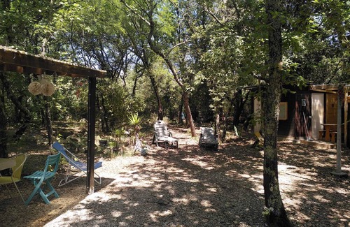 Lecques Ski Chalet | Chalet and caravans in a private wooded area of 1,000 m².