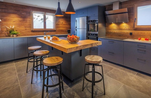 Le Grand-Bornand Ski Chalet | Chalet Angelia - modern ski home for 14, hot tub & views - OVO Network