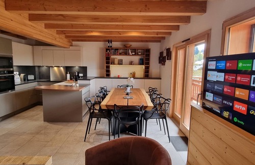 Araches-la-Frasse Ski Chalet | Chalet Arpitan: stunning panoramic mountain view, wifi, parking