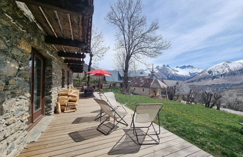 Saint-Jean-d'Arves Ski Chalet | Chalet at 350 from the slopes. Spectacular view. 12 people.